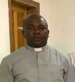 Padre Salustiano Oyono